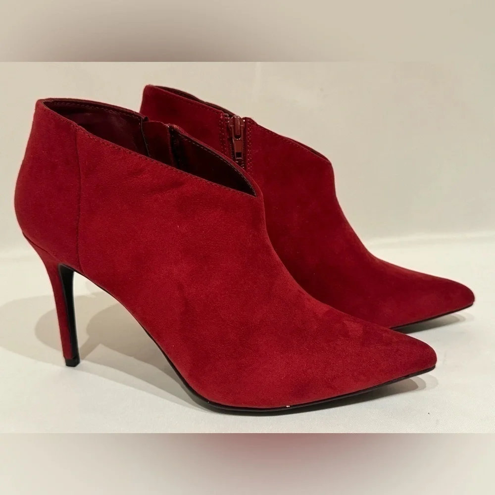 NEW Journee Collection Women’s Demmi Red Faux Suede Ankle Boots Size 8.5M